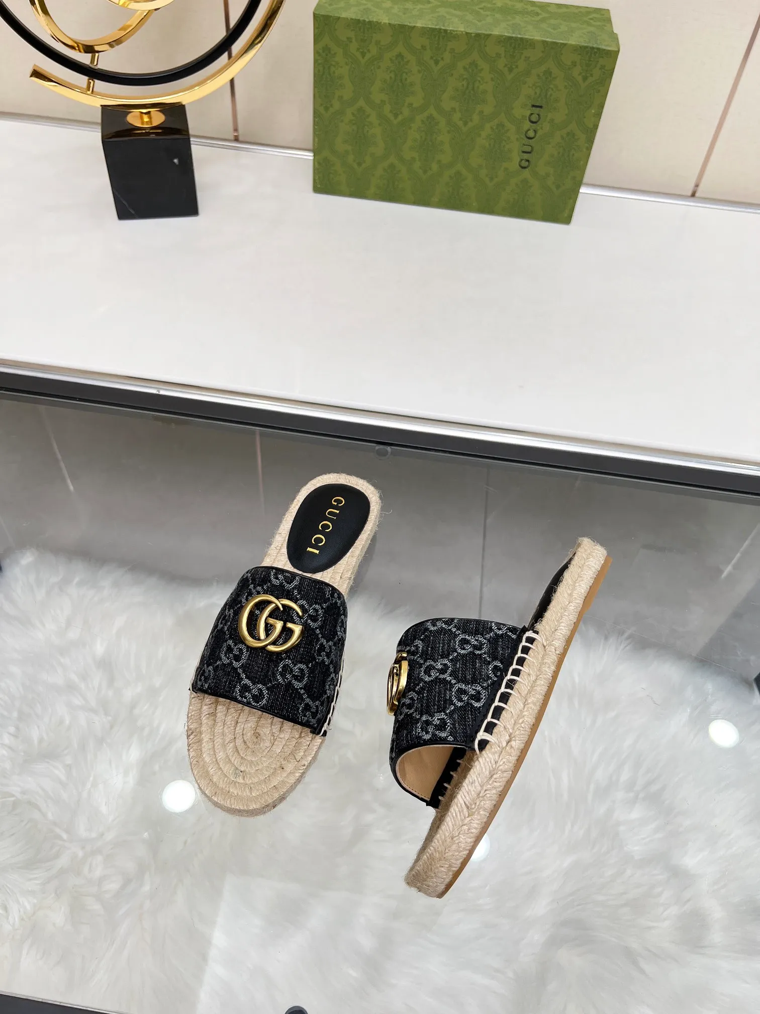 👟👟Ex-factory price 320👟👟 Gucci slippers fisherman shoes new color Injection molded one-piece straw bottom, high-end quality Fabric: Double G imported fabric Lining: sheepskin lining Code number: 35~42 Fabric styles include apricot, floral, pink, black, blue, burgundy, champagne, green, orange, cyan, starry sky, more than 30 colors to choose from, many colors to be updated in the future ,,,,,,,,